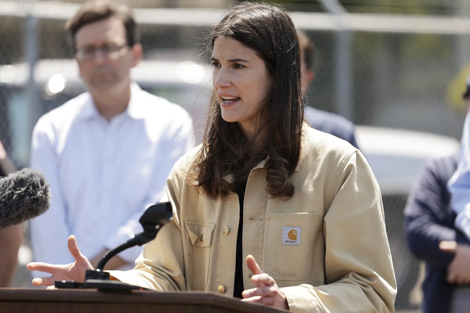 Rep. Gluesenkamp Perez breaks from Democrats on $1.15T defense bill